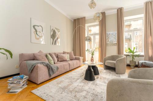 Srodmiescie Południowe Apartment | oompH Warsaw Central 3BR & 2BATHS Grand Residence