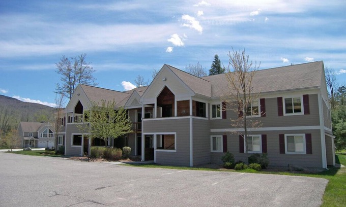 Lincoln Condo | Open concept, comfy, AC/FP, woods view, deck, swim club. F5008 by LRS