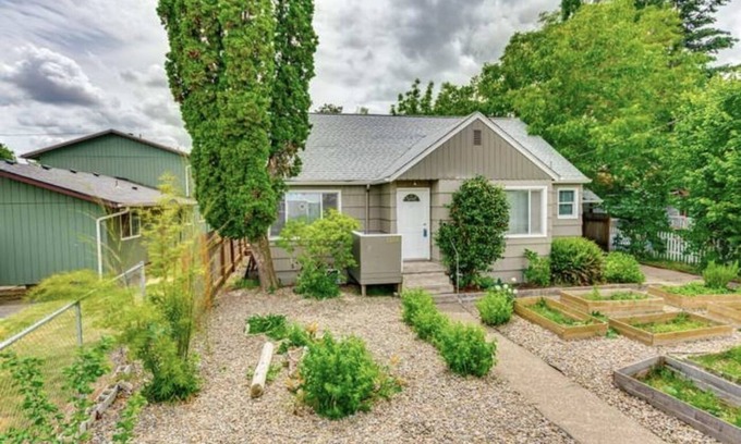 Northeast Neighbors House | Open layout sweet spot in the heart of Oregon's Capital.