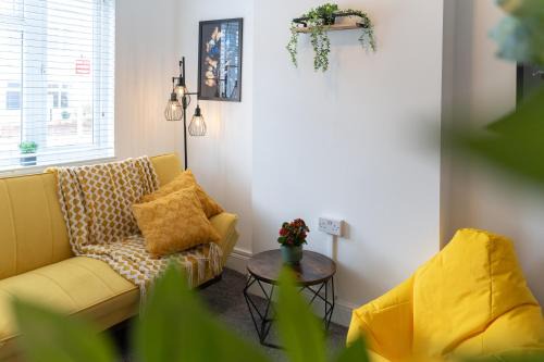 Southsea House | Open Mind Property - Luxury 3 Beds & Free Parking
