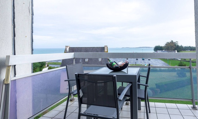 Saint-Cast-le-Guildo Apartment | Optimist - vue mer - One Bedroom Apartment, Sleeps 4