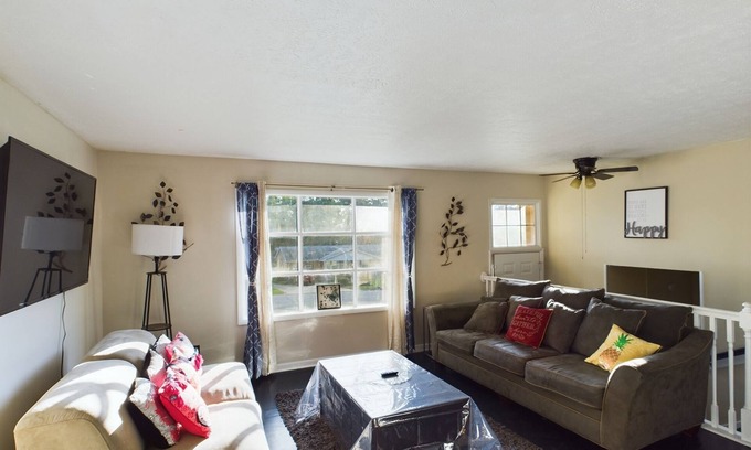Pine Forest House | Opuluxe Enjoy Fayetteville's 4 BR Hidden Gem!