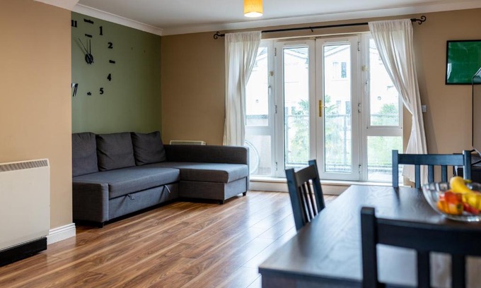 Sutton Cross House | Orchard Way, Shared Apartment with an Amazing Double Bedroom with Ensuite