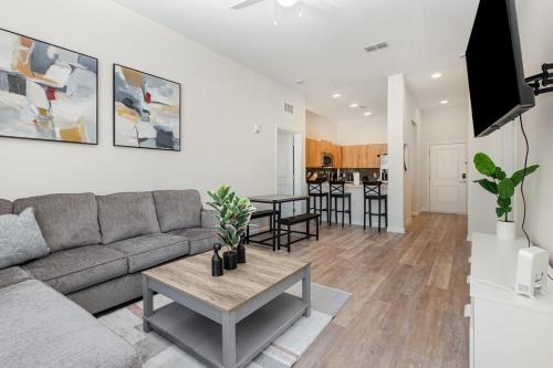 Florida Center Apartment | Orlando 2BR Retreat 3 Beds Near Disney&Universal