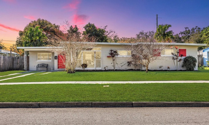 Englewood Park House | Orlando Airport Vacation Home Pet Friendly
