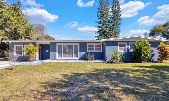 Englewood Park Apartment | Orlando Pool House Vacation Home | Pet Friendly