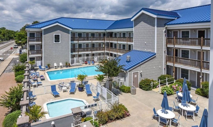 Caine Woods Apartment | Orleans Court 318 !