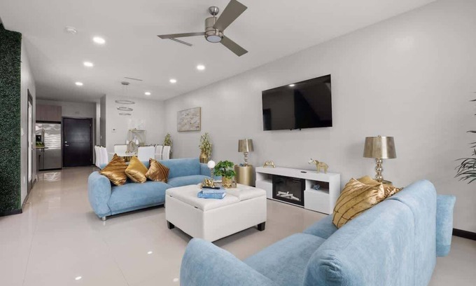 McAllen House | Oro Azul Townhome: Where Luxury Meets Comfort