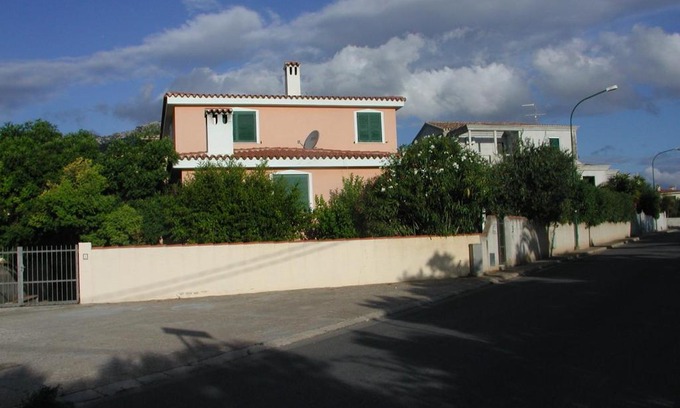 Orosei Apartment | Orthilippa