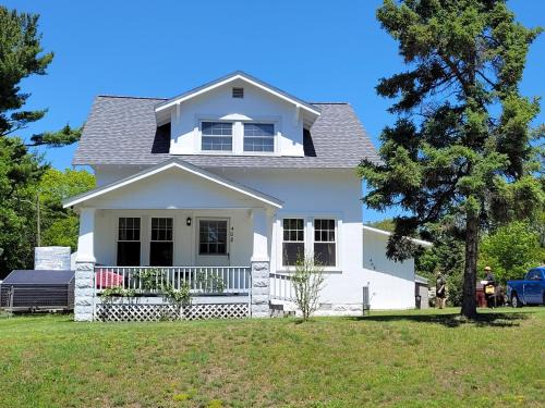 Oscoda House | Oscoda Hilltop Haven - Great Location Near Beach!
