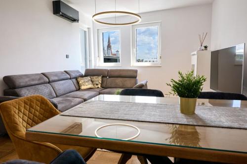 Osijek Apartment | OSIJEK SPACE CENTAR - Self Check in, Free Private Parking