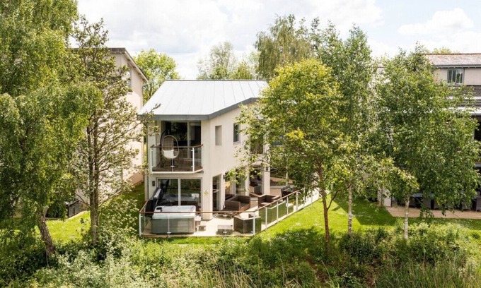 Cirencester House | Osprey Lodge - CW64 - HOT TUB - Lakeside Spa Property