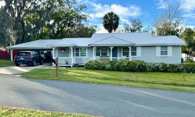 Cedar Key House | Osprey Nest- Historic Cedar Key. Pet Friendly!