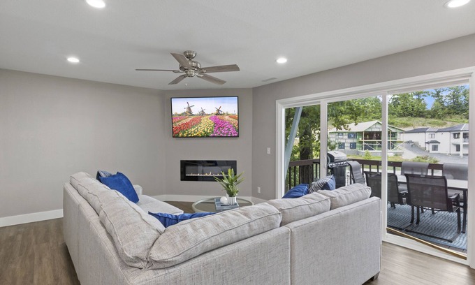 Lake Ozark Condo | Our Cove Retreat - Perfect for Wave-Free Swimming, Tanning & Prime Location Fun!