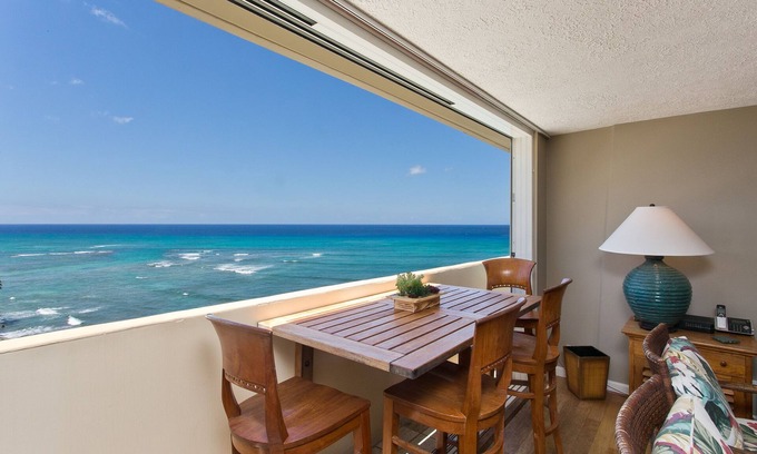 Diamond Head - Kapahulu - St. Louis Condo | Our Penthouse over the Pacific ☀ A true gem that sleeps 4 is lovingly cared for