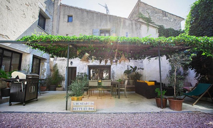 Le Cailar Bed & Breakfast | Oustaou de Betty et Bob