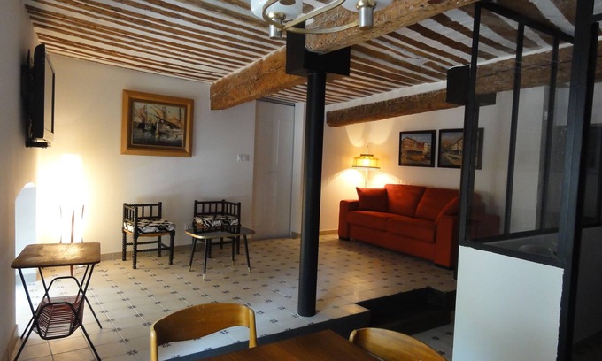 Hotel-de-Ville House | OUSTAU OF AUGUSTINES on the OLD PORT