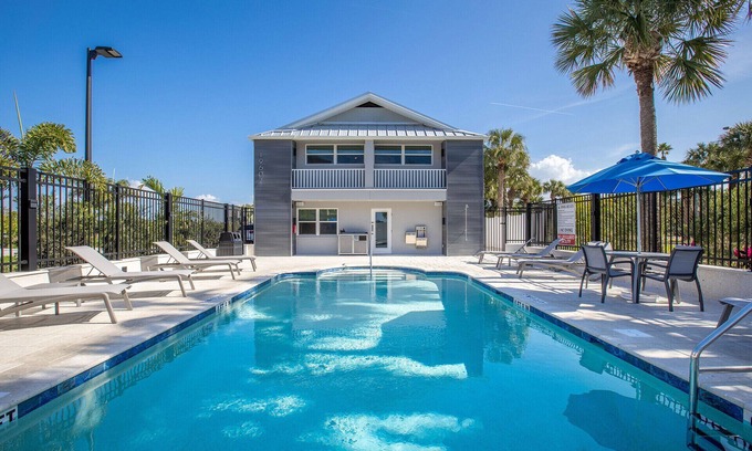 Indian Shores Hotel | Outdoor Escape! 2 Amazing Units w/Kitchen, Beach, Pool