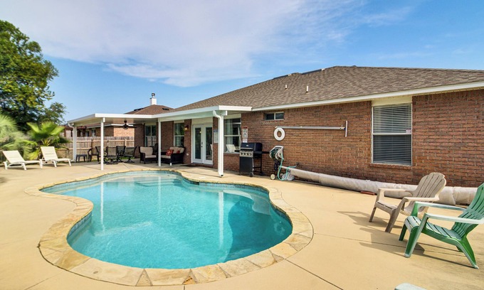 Ono Island House | Outdoor Oasis: Group Getaway in Pensacola!