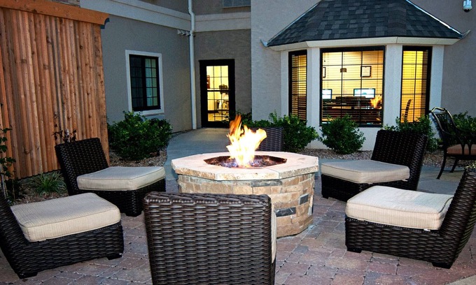 Greenwich Condo | Outdoor Pool. Free Breakfast. Gym. Perfect for Groups!