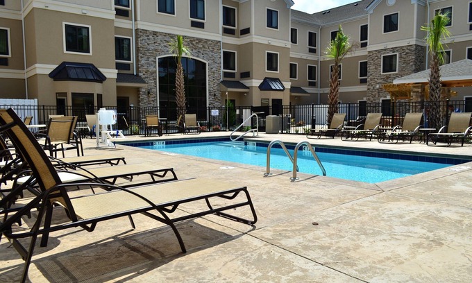Jacksonville Condo | Outdoor Pool. Free Breakfast. Gym. Near Camp Gelger & Camp Johnson.