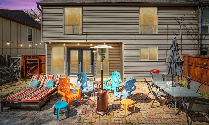 Gashland House | Outdoor Tv Patio Lounge Outside Modern 3B 2.5B