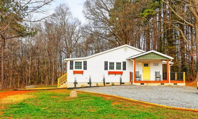 Huntersville House | Outdoorsy Escape~3BR/2BA House~Huntersville with Firepit and Huge Backyard!