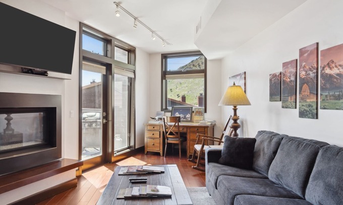 Jackson Condo | Outpost: Pearl at Jackson Luxury Residence - AC