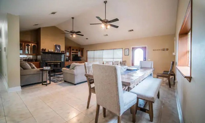 Mayflower House | Outstanding 3BR Central Arkansas Lakeside Retreat near Little Rock and Conway