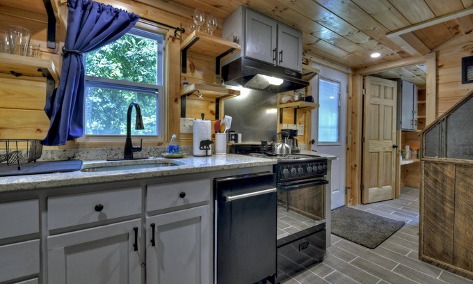 Copperhill Cabin | Over 200 feet of Ocoee River Frontage!