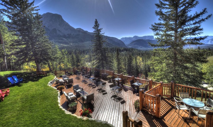 Jasper East Resort | Overlander Mountain Lodge