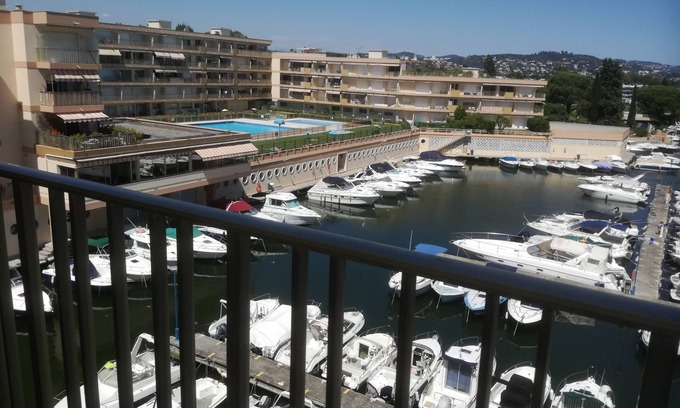 Mandelieu-La-Napoule Apartment | Overlooking the marina, close to the sea and town center, rated 3*.