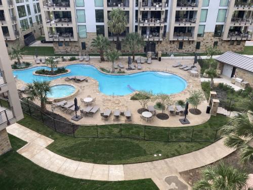 Horseshoe Bay Apartment | Overlooking the Bay