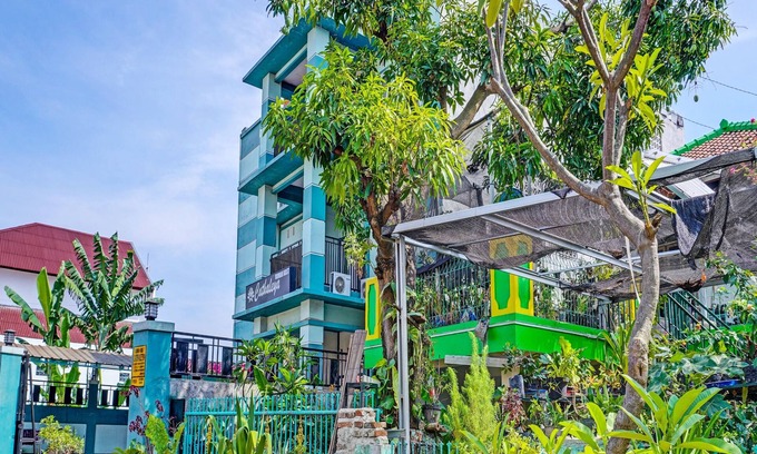 Karawang Hotel | OYO 91731 Home Stay Elis Cateliya Syariah