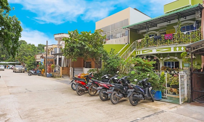 Lubuk Baja Hotel | OYO 91782 Satria Homestay Syariah