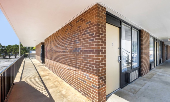 Cleveland Hotel | OYO Hotel Cleveland, TN