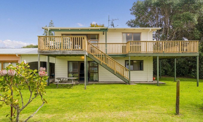 Cooks Beach Cottage | Oyster Bach - Cooks Beach Bach
