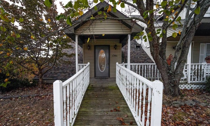 Ponce De Leon Bed & Breakfast | Ozark Couples Retreat: A Romantic Hideaway Near Branson