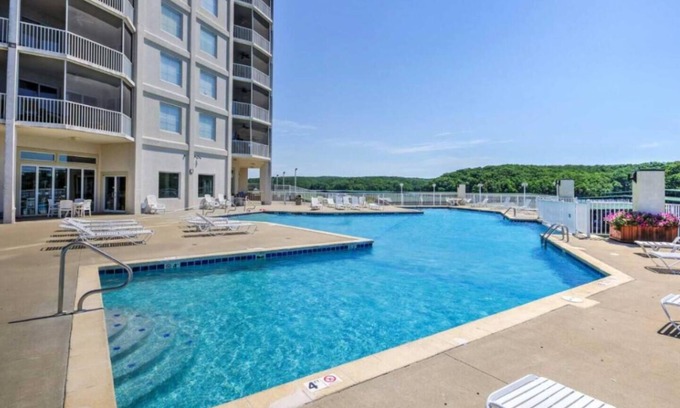 Osage Beach Condo | Ozark Getaway! Lake Views & In/Outdoor Pools! 3112