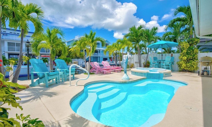 Marathon House | P10 - Charming 2 bedroom, 2 bath duplex with private pool and deep water dockage.
