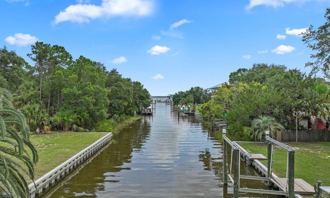 Panacea House | Pachs Crab Shack - Charming Waterfront 3 bed 1.5 bath House with a Dock