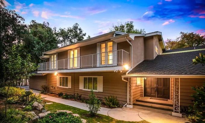 Calabasas House | Pacific Dreams at Woodland Hills. Distinguished 8