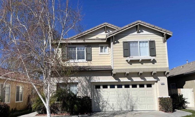 Santa Susana House | Pacific Dreams Simi Valley is a Distinguished 5 BR 2.5 BA that sleeps 8-10.
