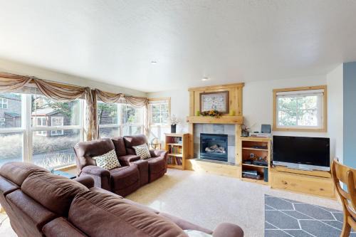 Shorepine Village House | Pacific Shorepine