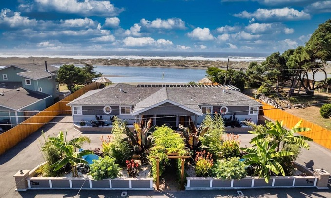 McKinleyville House | Pacific View - Oceanside Tropical Oasis