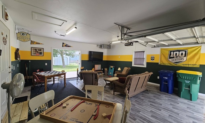Green Bay House | Packer themed, renovated 3 bedroom, 2 1/2 bath home- Lambeau Field 12 min walk.