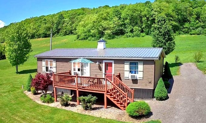 Confluence Cottage | Paddlington Bear Cottage-Access to Water, Sunsets and Hot Tub!