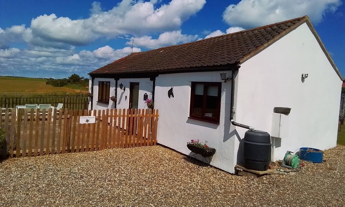 Mundesley Cottage | Paddock Bungalow is the perfect retreat for those seeking a quiet break in the stunning North Norfol