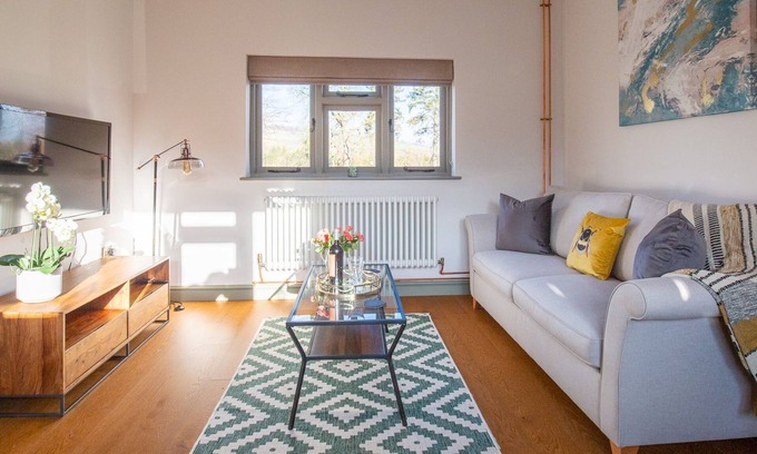 Winchcombe Cottage | Paddock Cottage - sleeps 2 guests in 1 bedroom