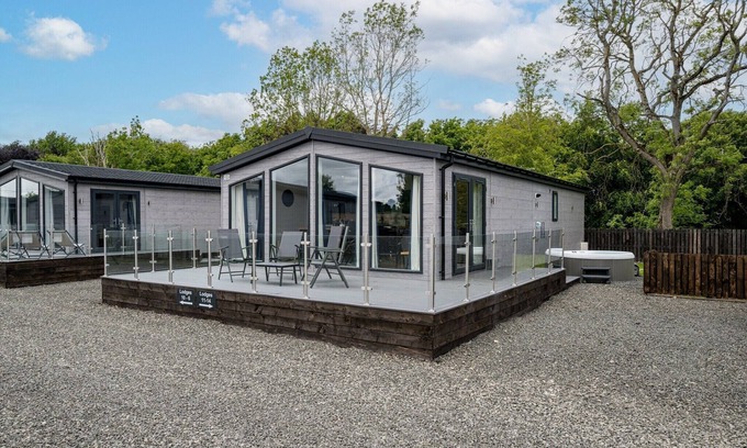 Perth Cottage | Paddock Lodges| Deluxe 2 Bed Chalet
